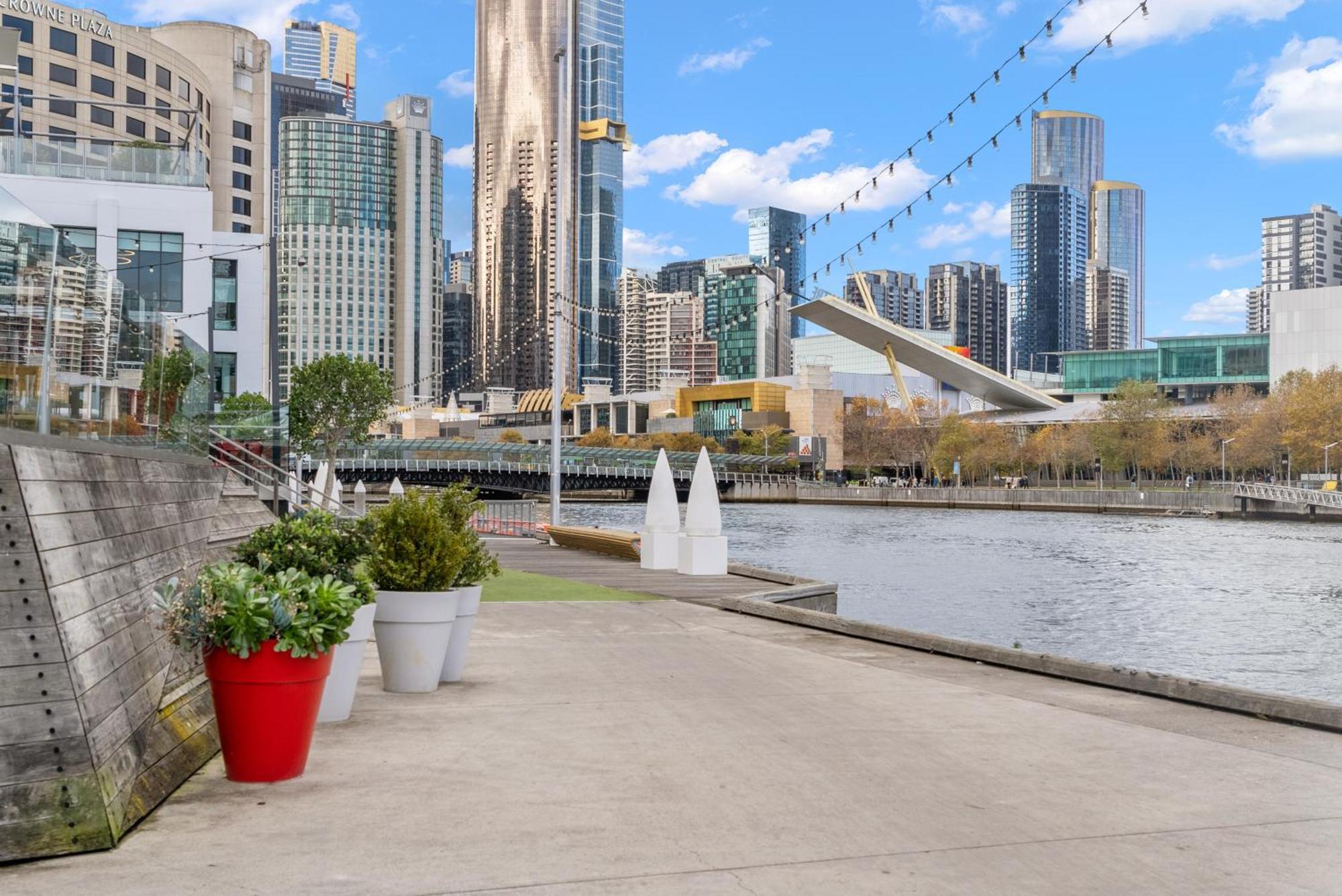Resort Style Living Yarra Wharf Мельбурн Экстерьер фото